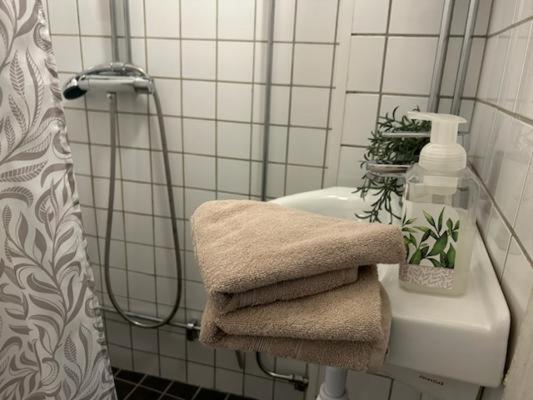 Stockholm Loft Haven 3 Beds In A 1- Bedroom Gem - 917 מראה חיצוני תמונה